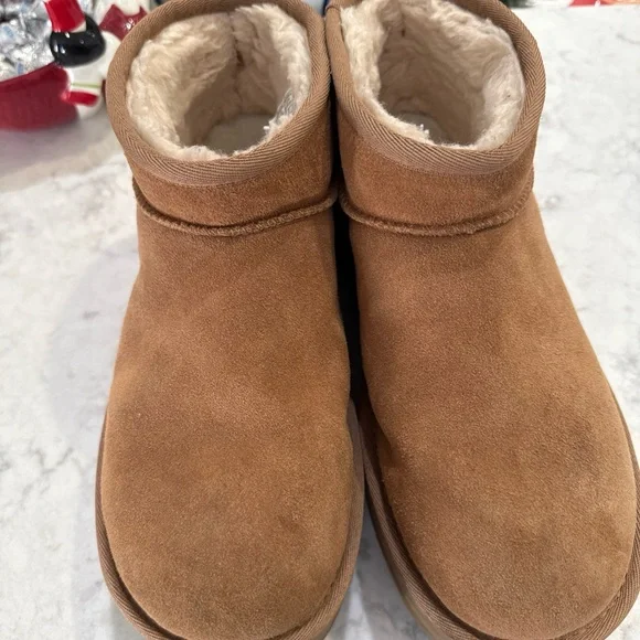 UGG Tan Suede Boots, Platform Women’s size 9 - Picture 3 of 6